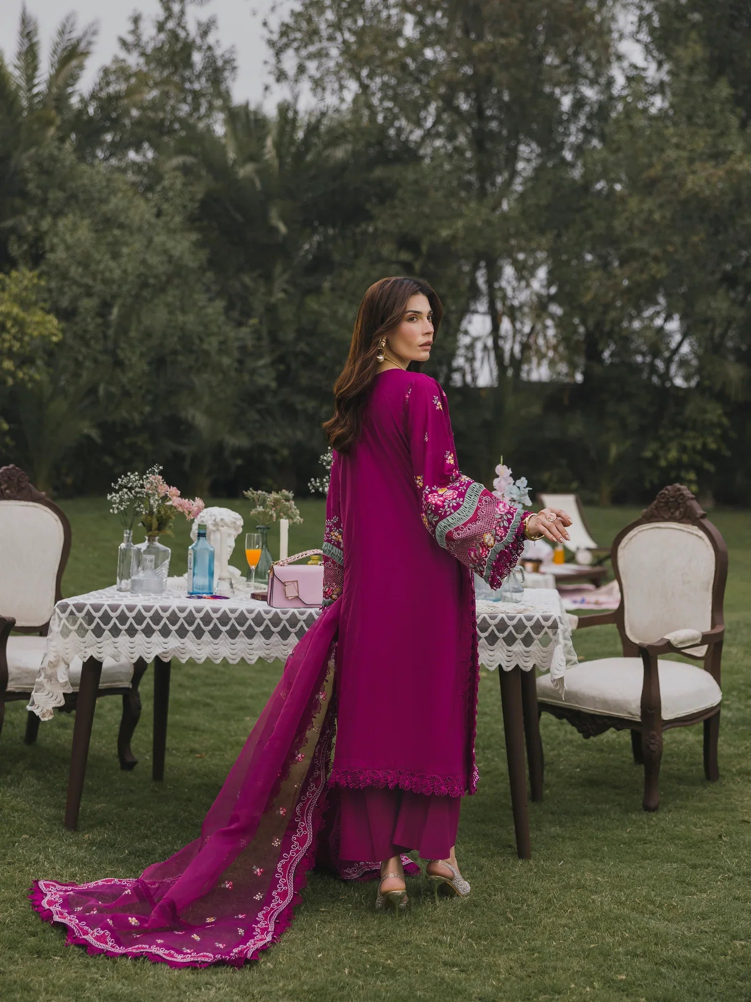 EA-LL-5572 Embroidered Lawn