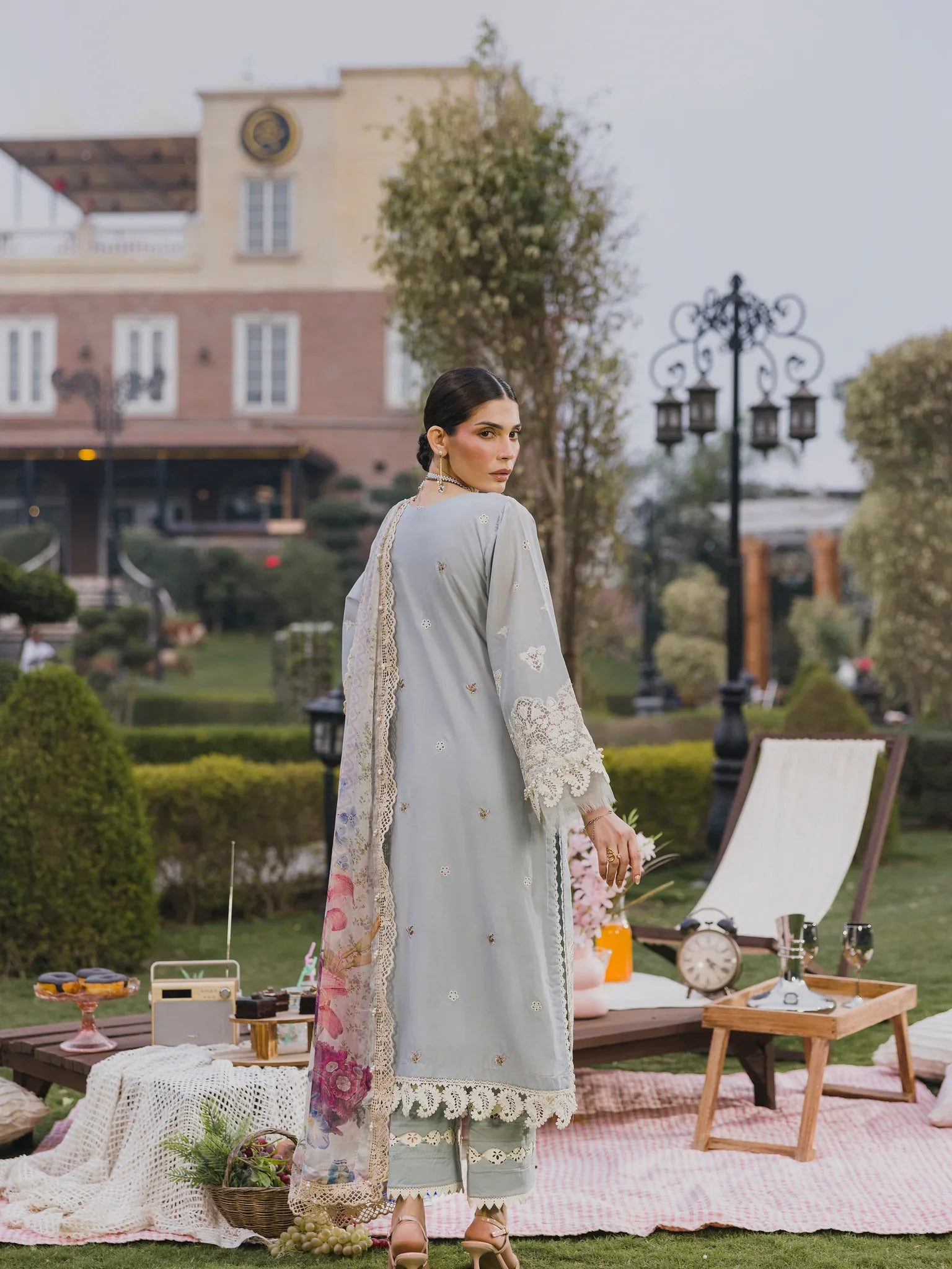 EA-LL-5579 Embroidered Lawn