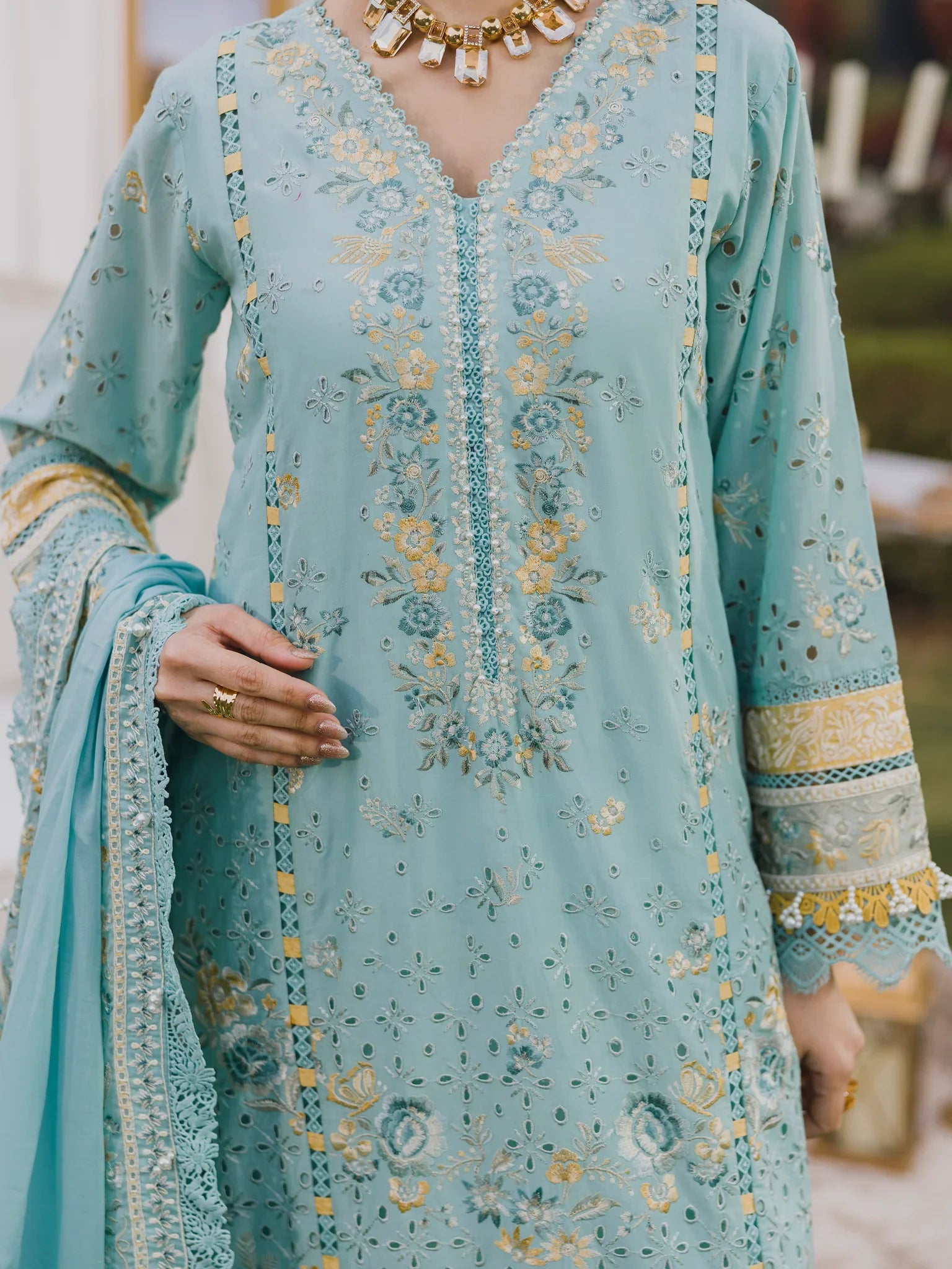 EA-LL-5576 Embroidered Lawn