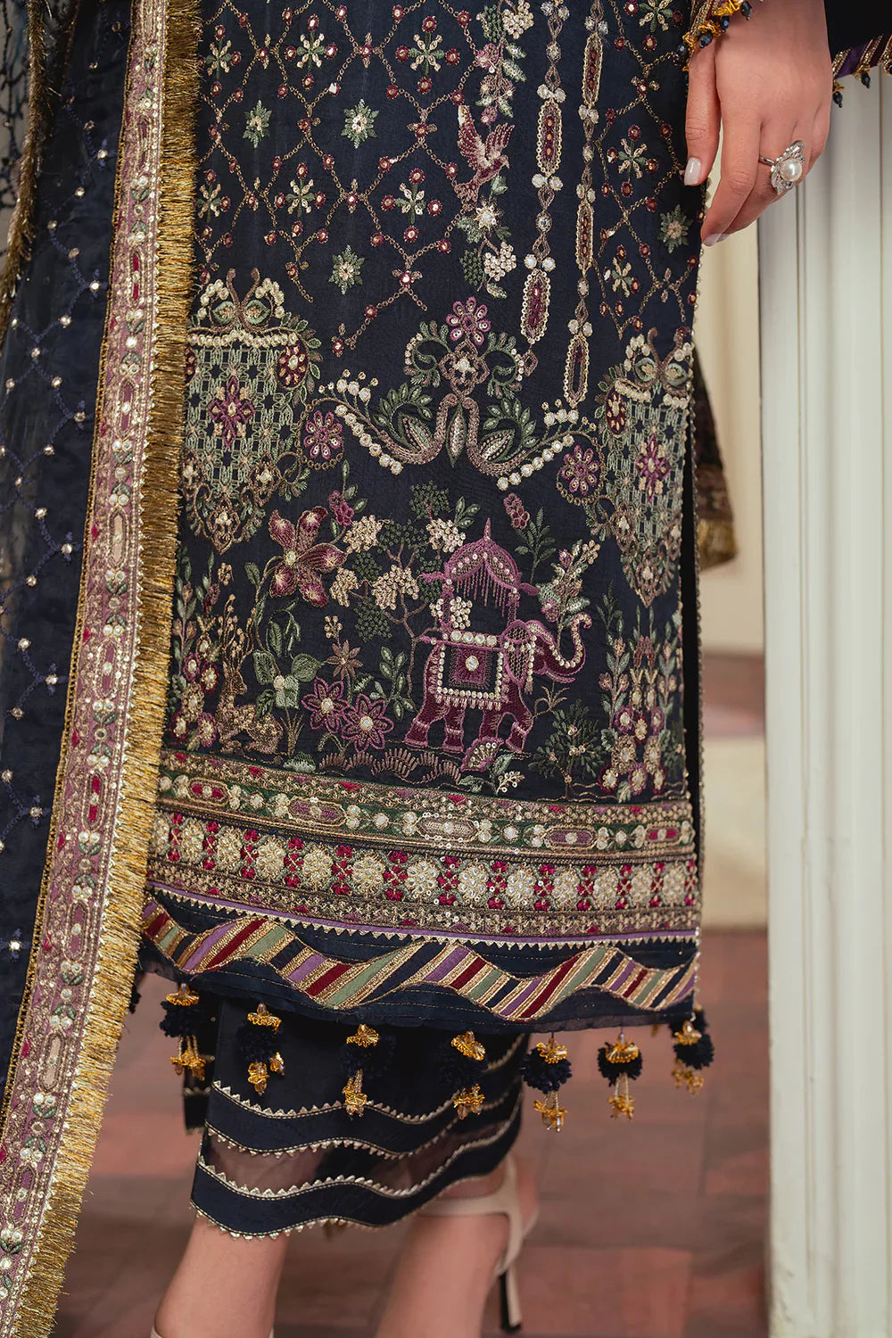 EMBROIDERED SILK CH13-07