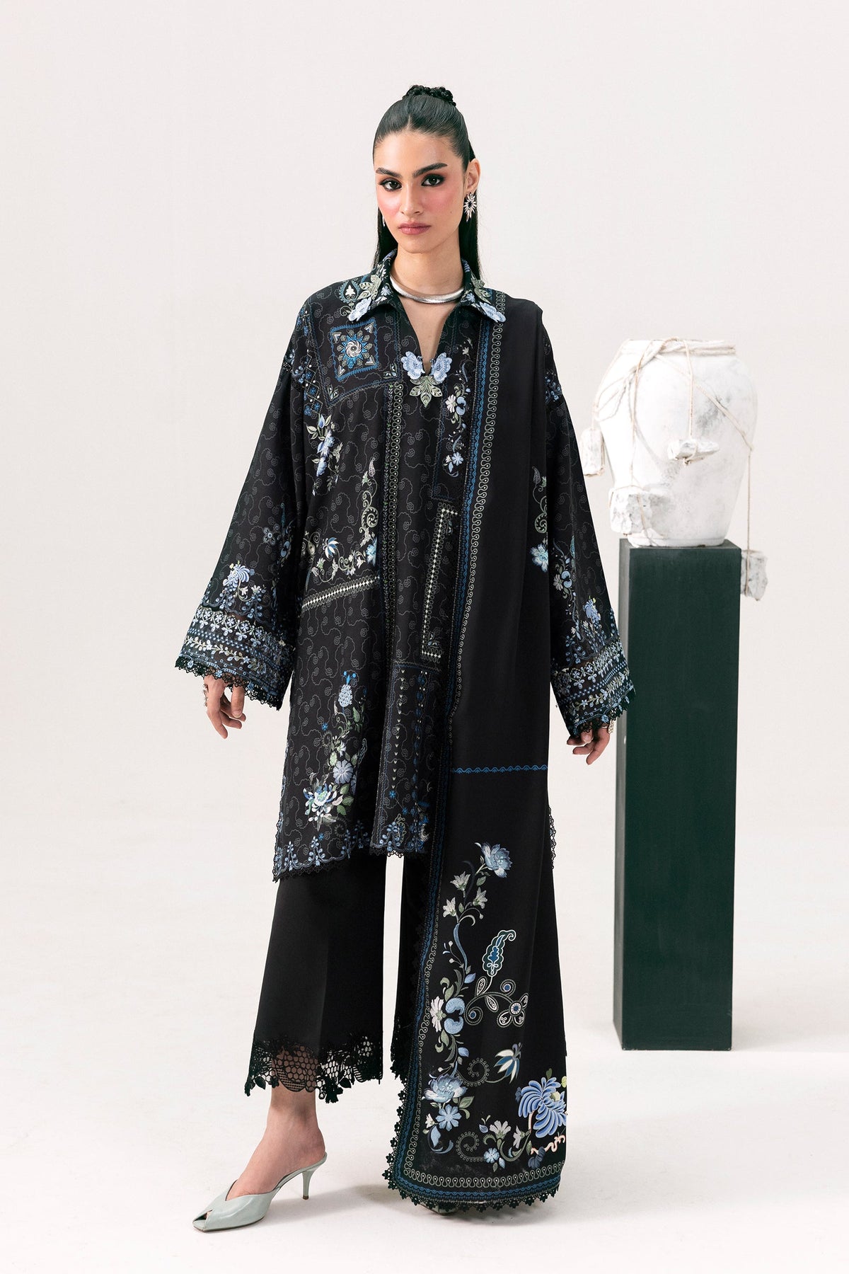 Qalamkar - QPrints Winter '26 - Linen - QPW-05 (A) Luna