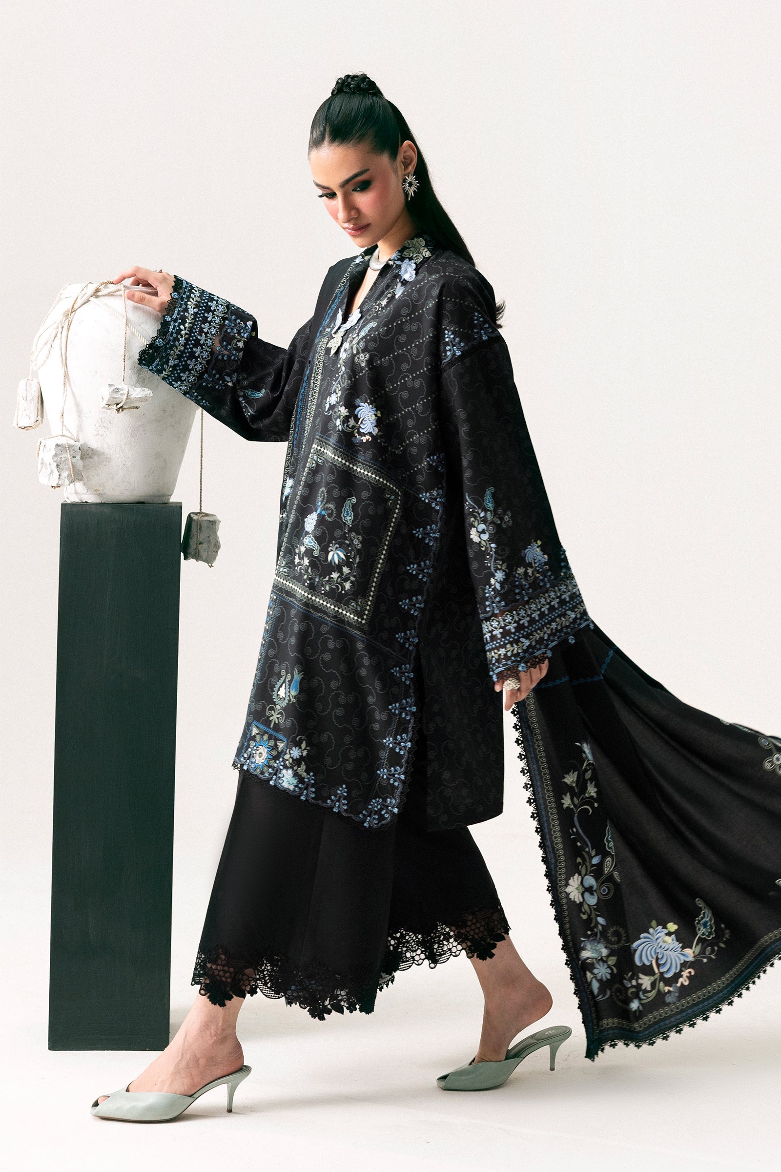 Qalamkar - QPrints Winter '26 - Linen - QPW-05 (A) Luna