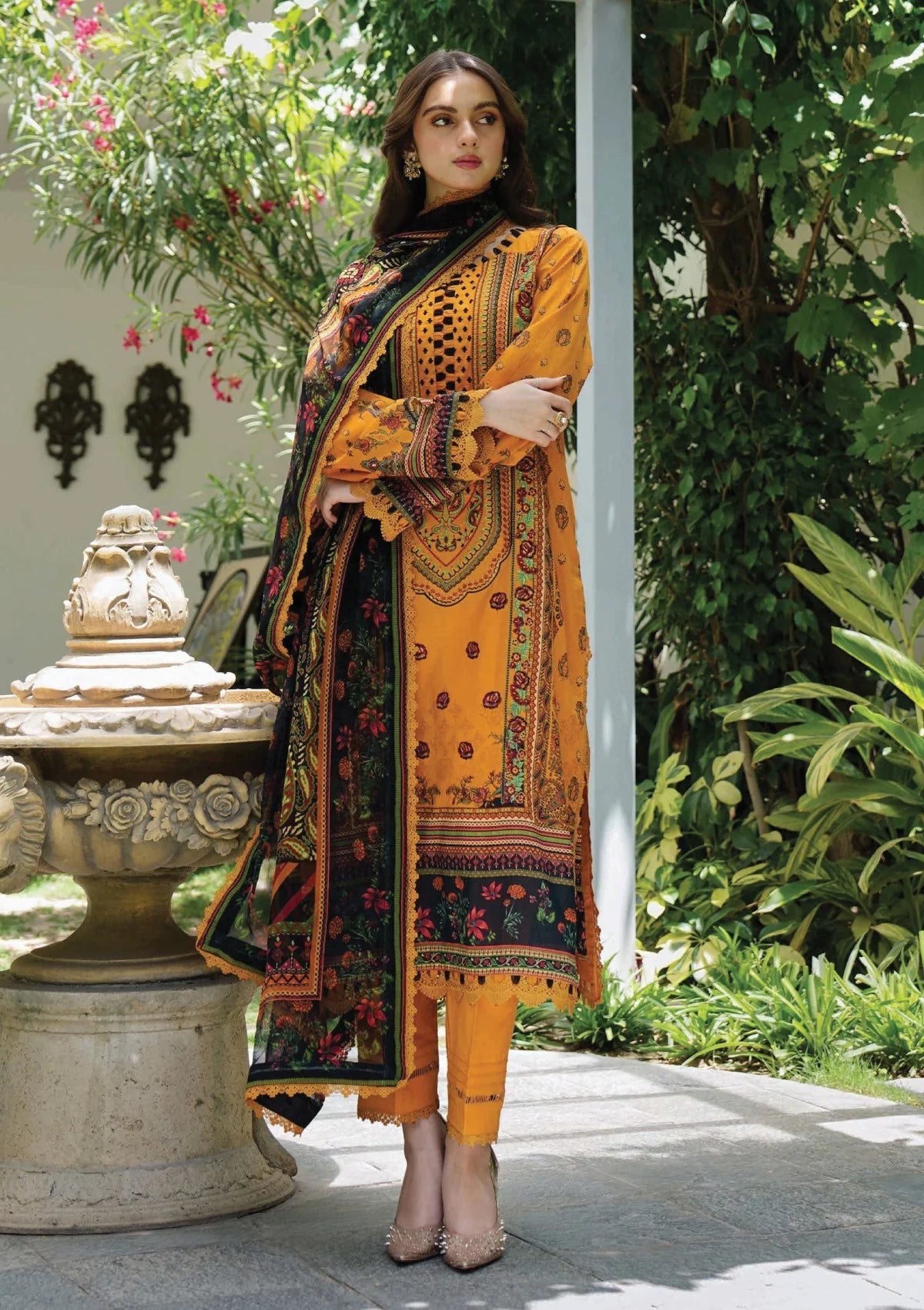 Meerak - Summer Wine - Print Embroidered Lawn - Roma
