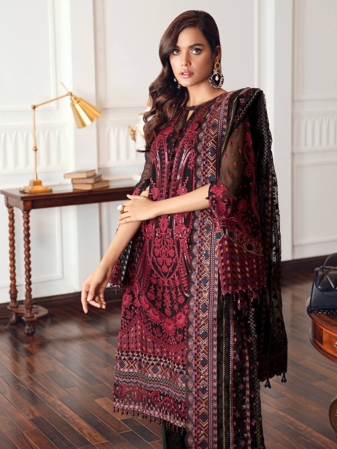Jazmine - D-08 Black Rococo