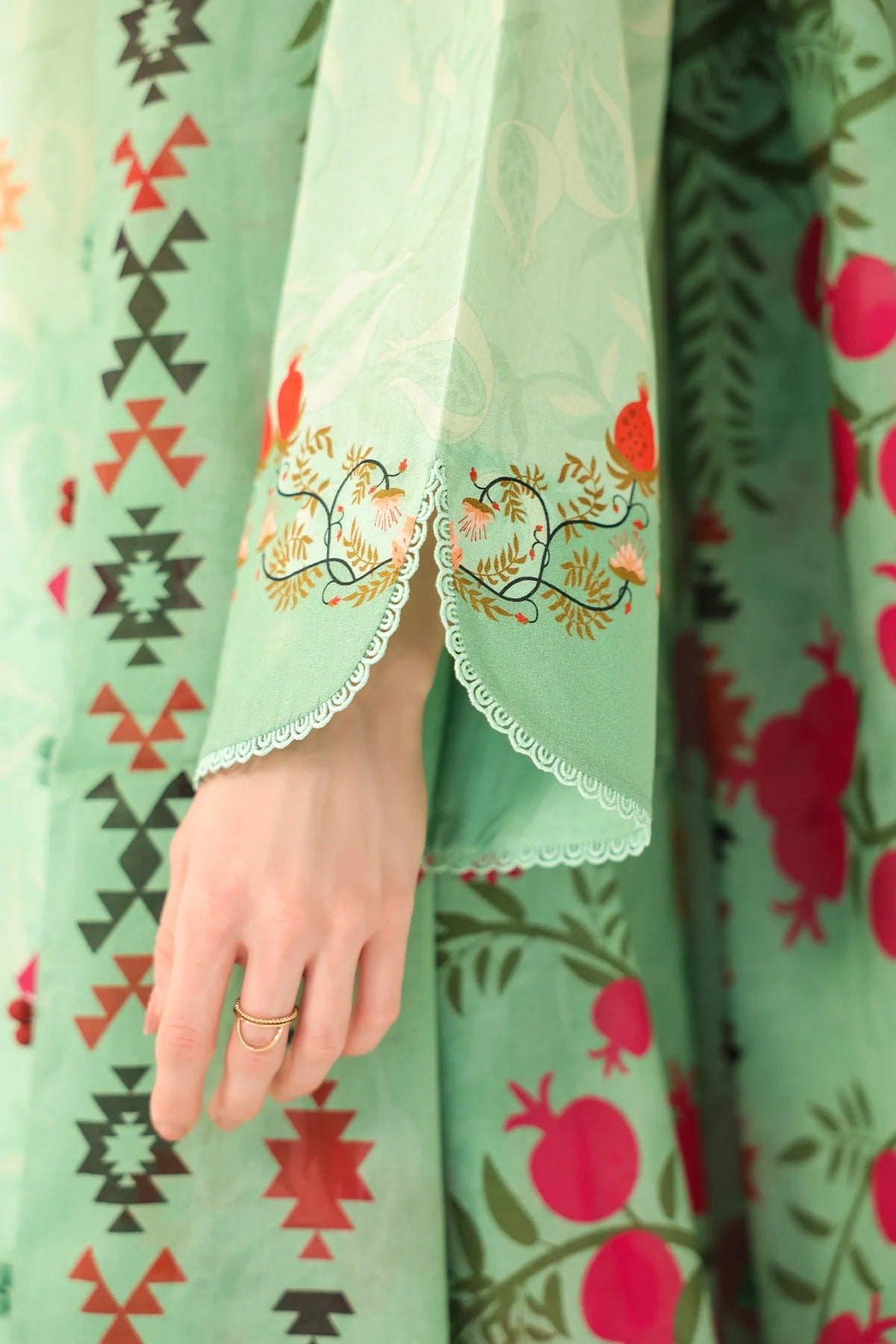 LAWN - Rhea - Mint Blossom Reverie