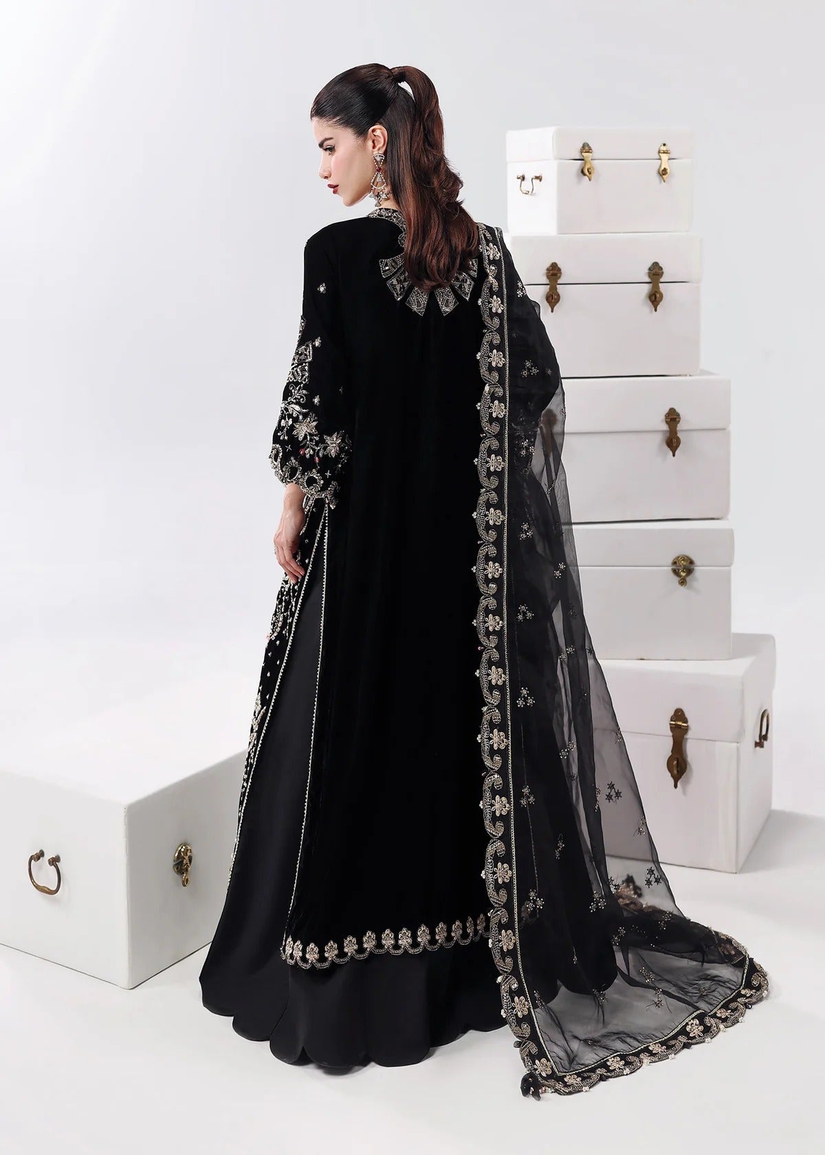 L'amore Luxury Handwork Edit 25 - Black Swan