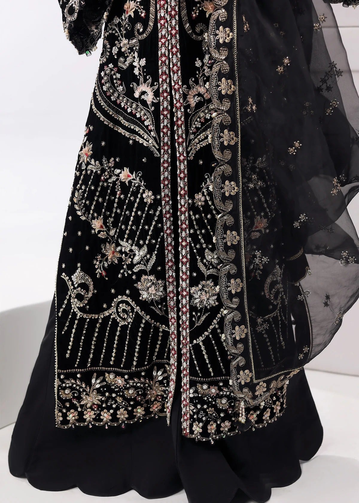 L'amore Luxury Handwork Edit 25 - Black Swan