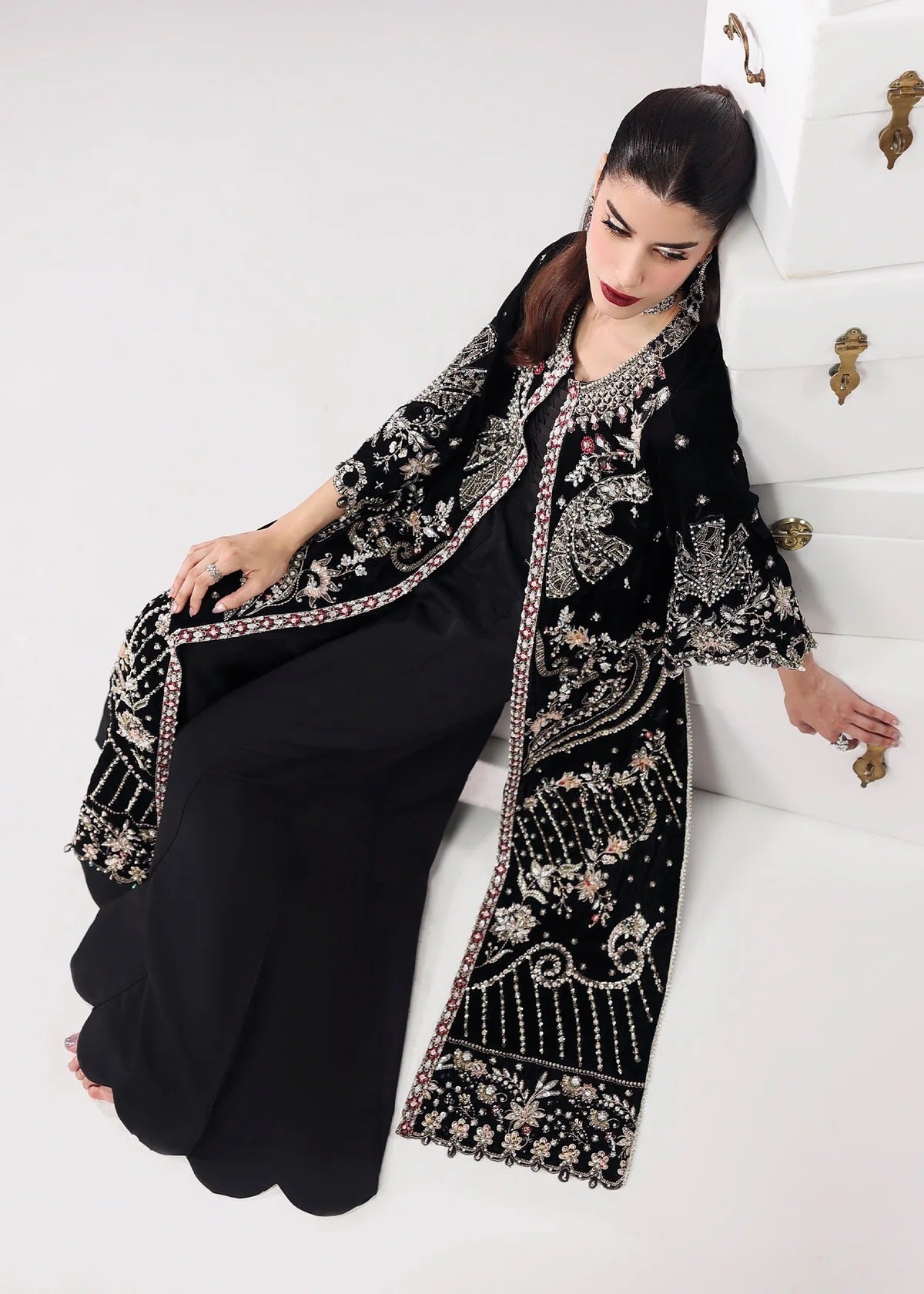 L'amore Luxury Handwork Edit 25 - Black Swan