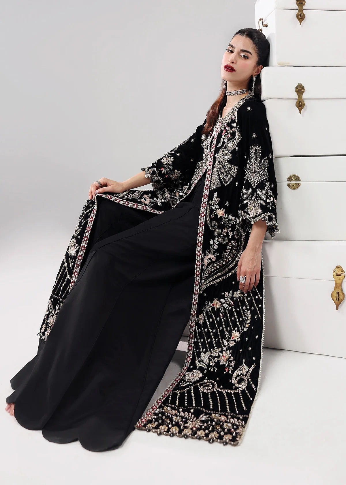 L'amore Luxury Handwork Edit 25 - Black Swan