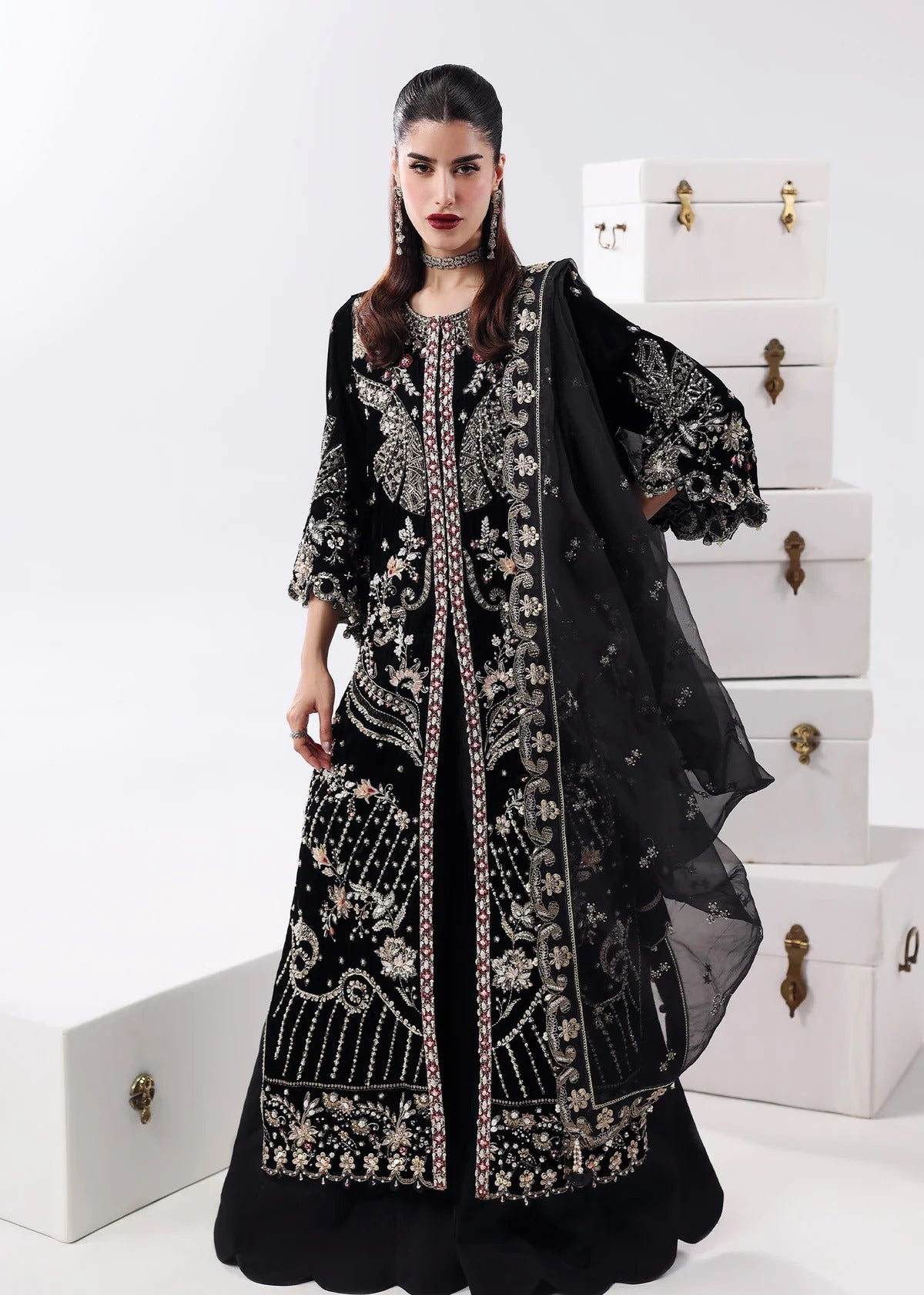 L'amore Luxury Handwork Edit 25 - Black Swan