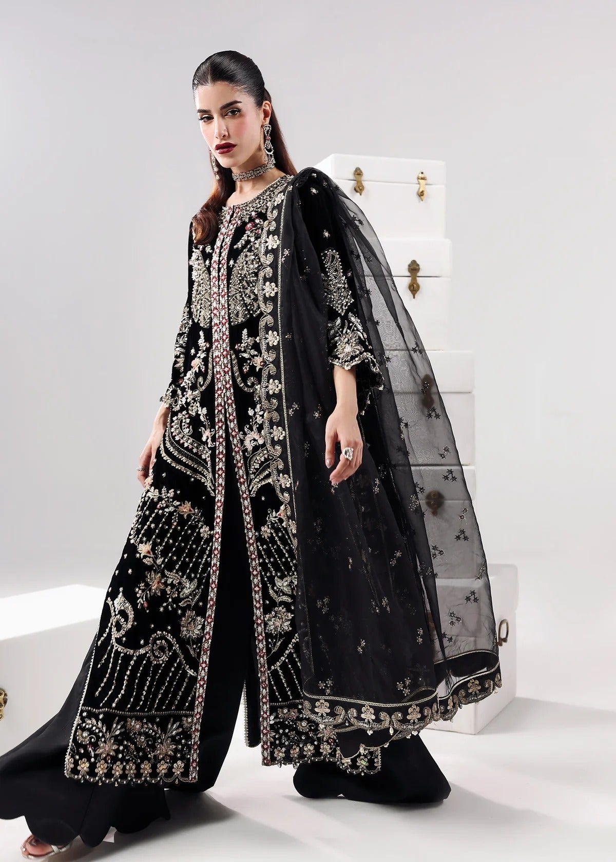 L'amore Luxury Handwork Edit 25 - Black Swan