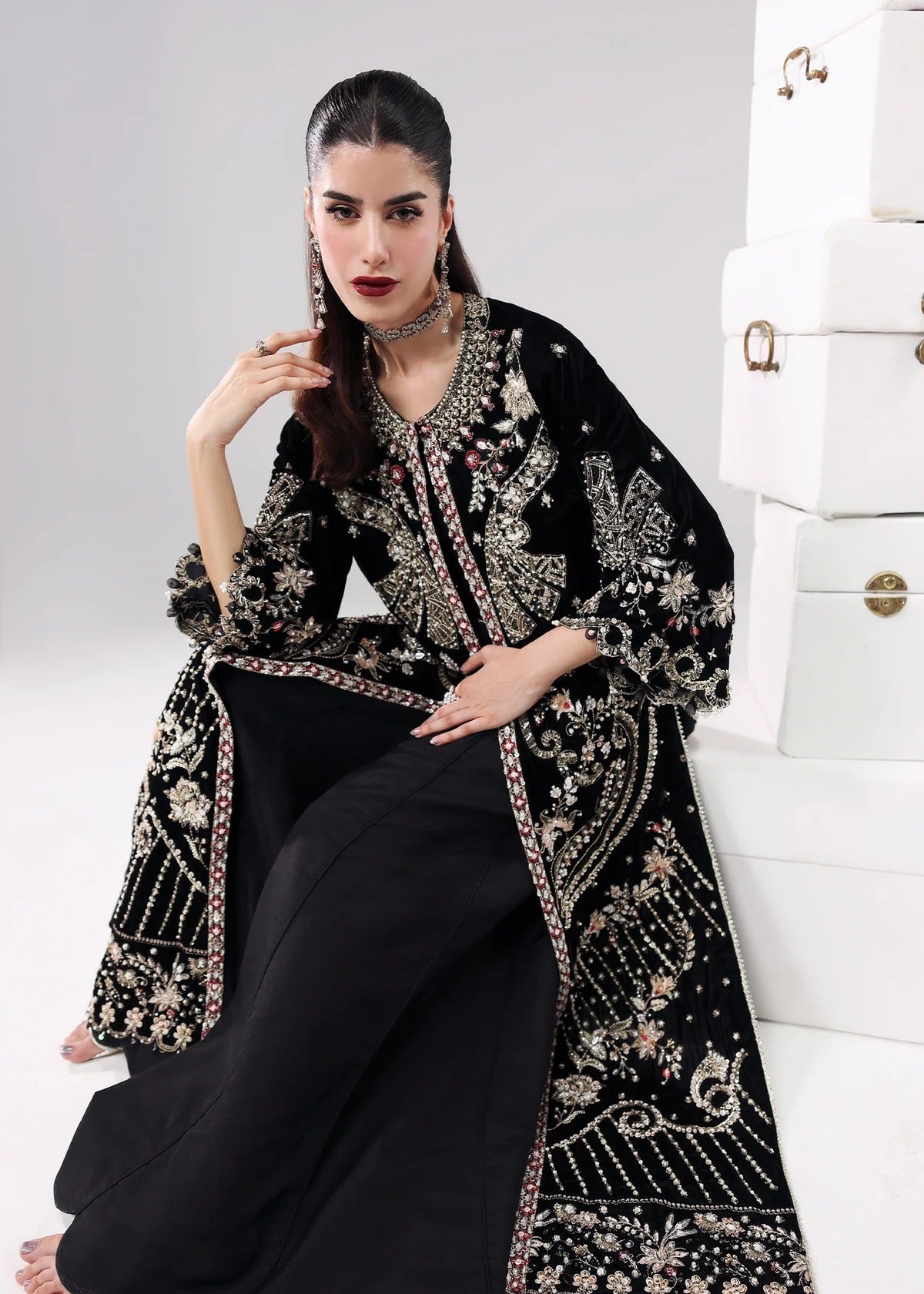 L'amore Luxury Handwork Edit 25 - Black Swan