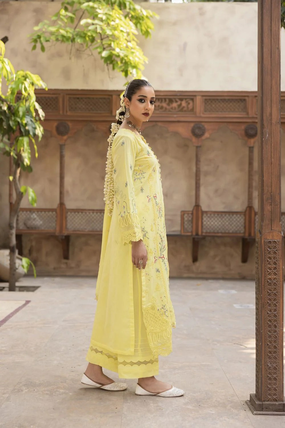 LAWN - Nirmal - Glow