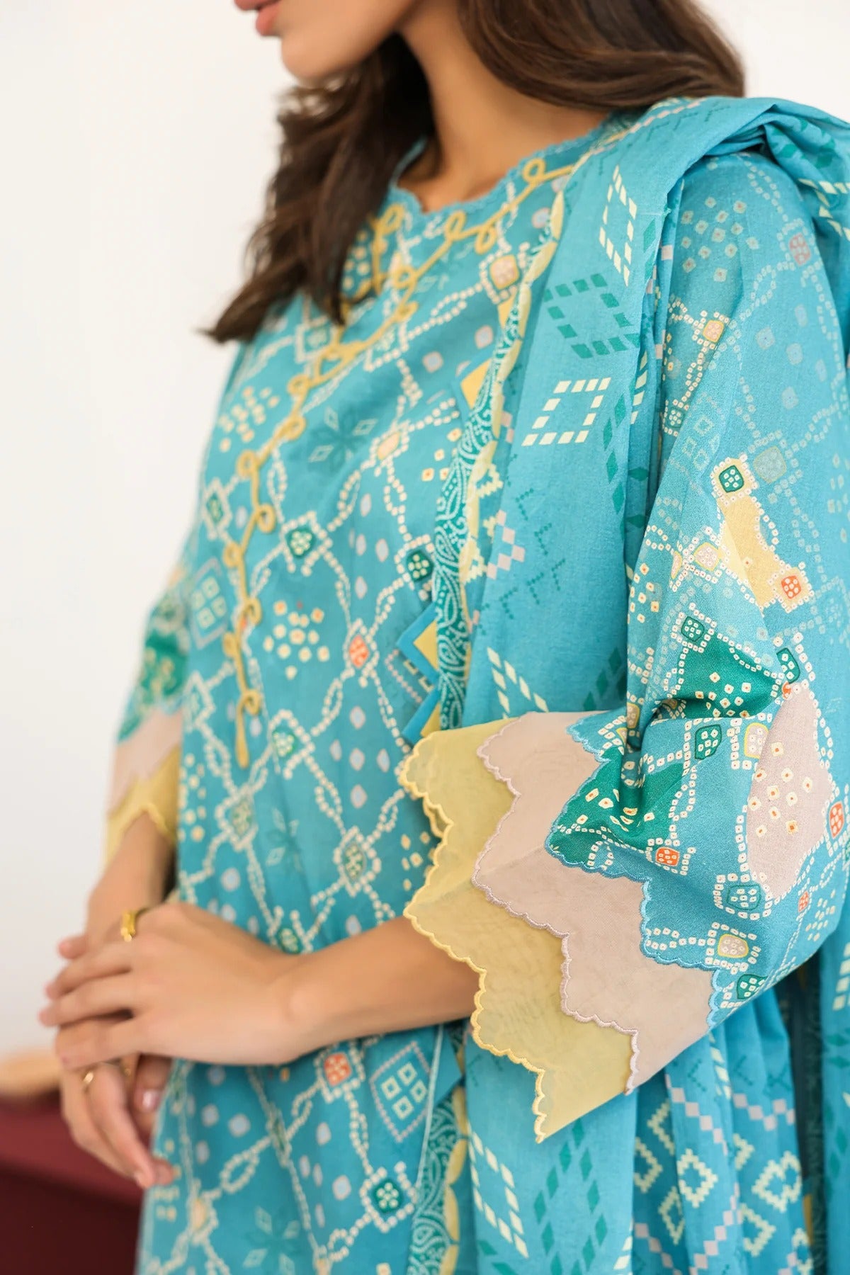 LAWN - Rhea - Aqua Geometry