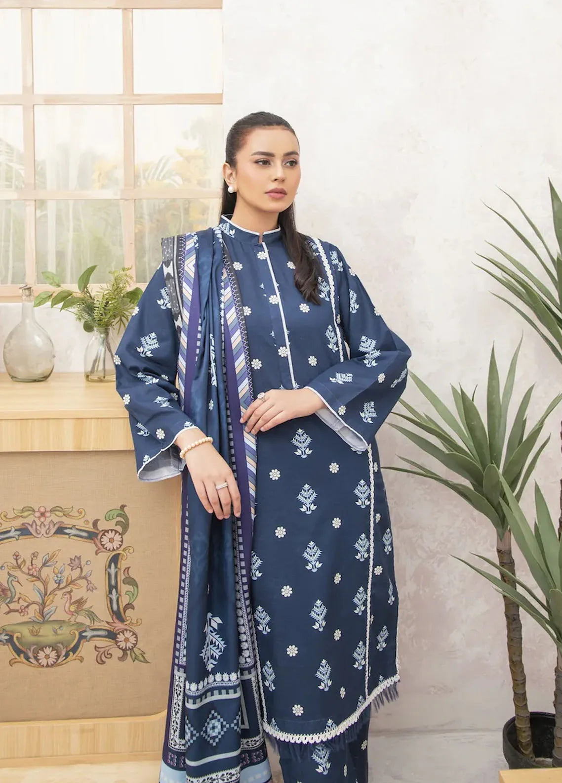 Meerak - Winter - Forbidden Flowers - 04  Aztec Ivory