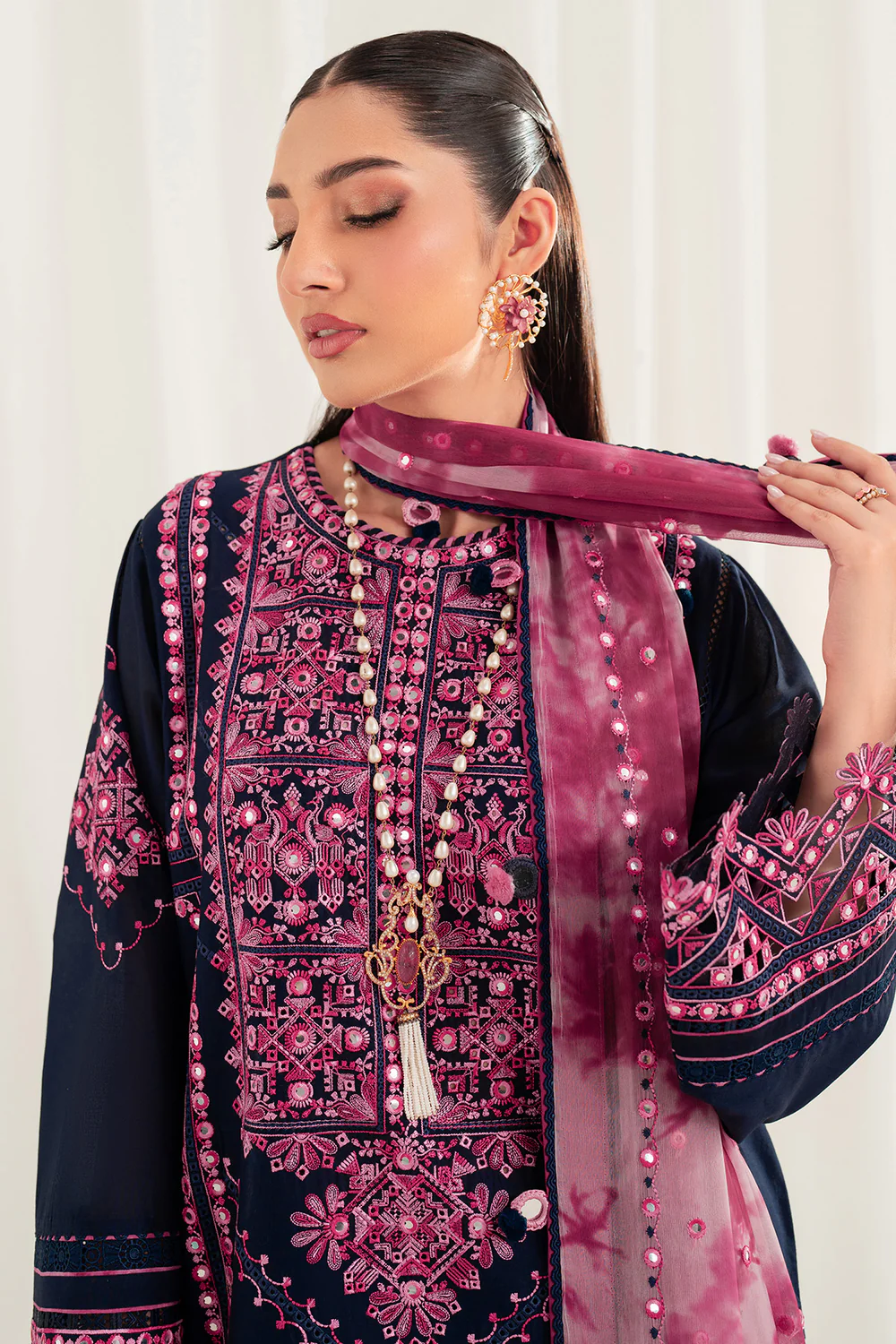 EMBROIDERED LAWN IL25-D01 - Image 3