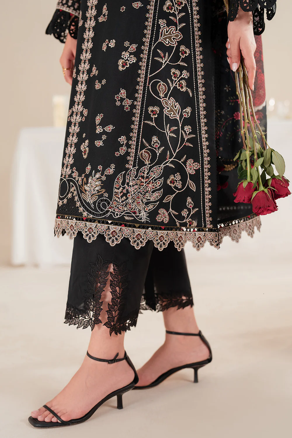 EMBROIDERED LAWN IL25-D07 - Image 5