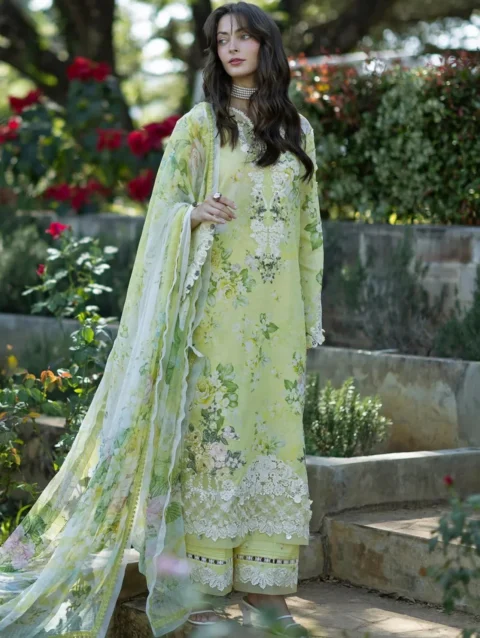 21_5663ef4a-75fa-455c-8fb6-7a1fb48cb272 - london shopping mall