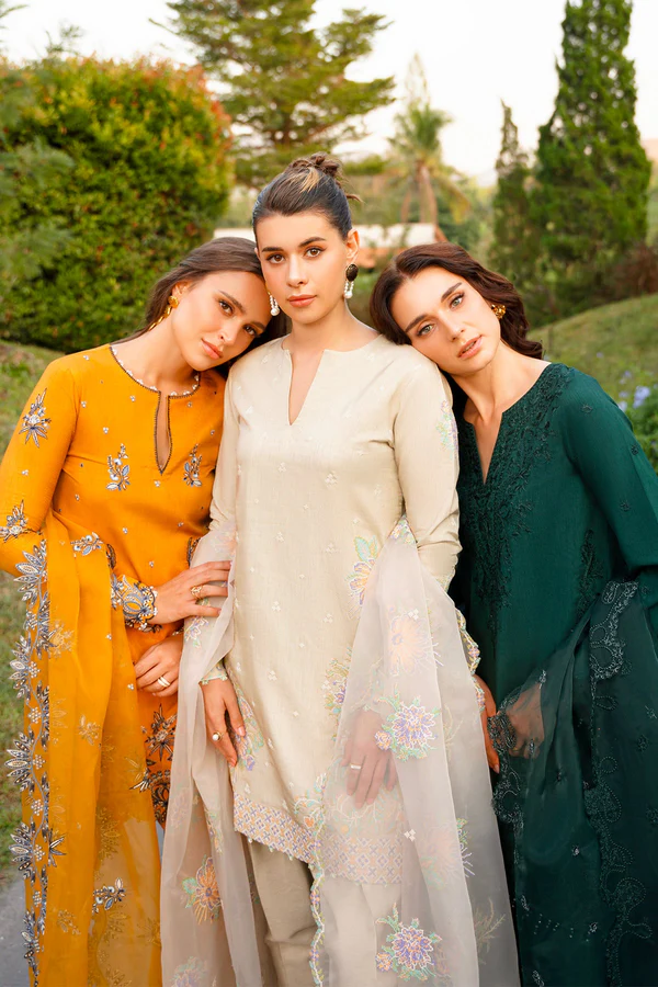 18_9e0d1fd4-fb4e-435a-935c-916a92a9caa8 - london shopping mall