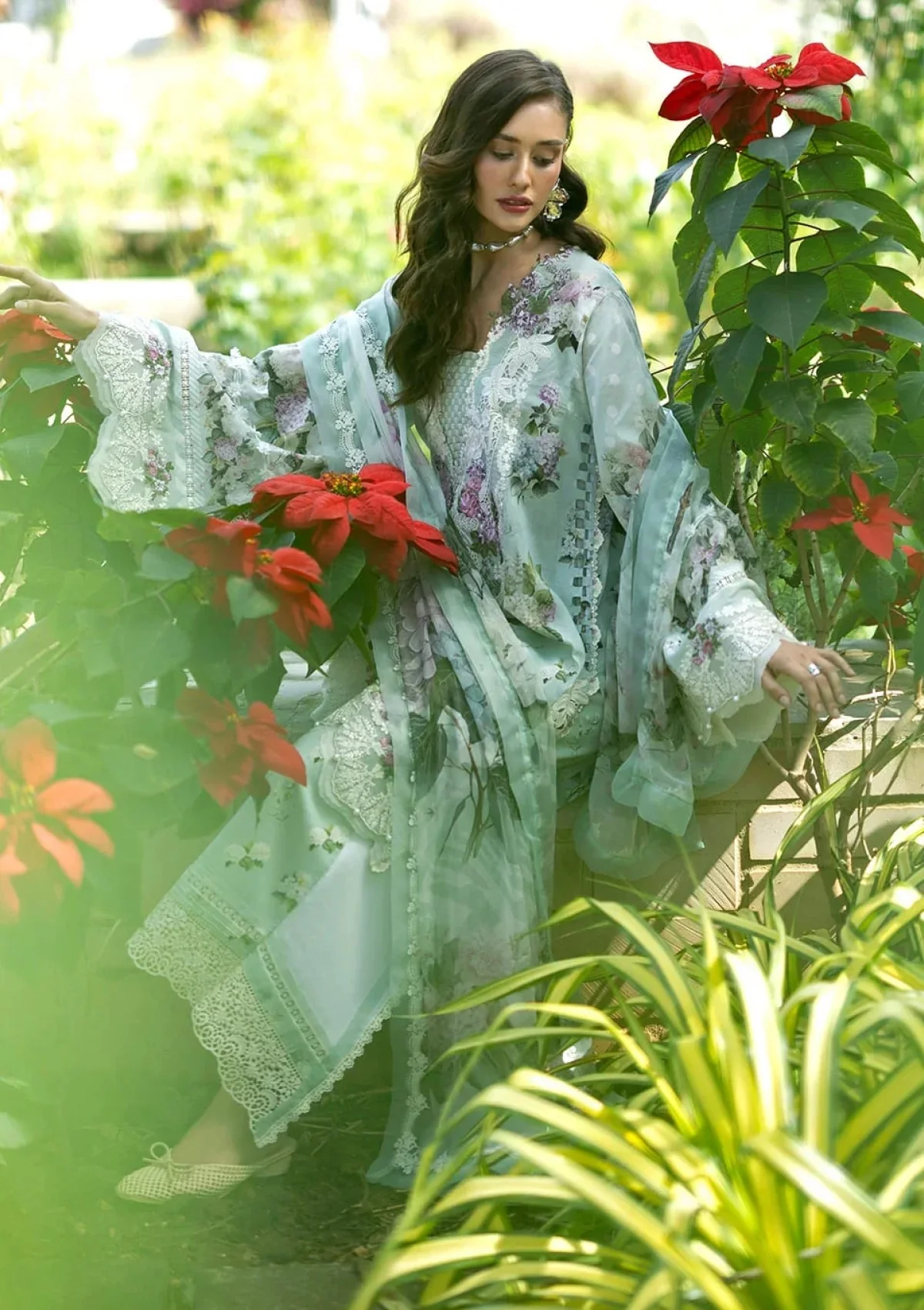 25_2aae8eb0-1e59-48f0-8673-f0a7ca52c947 - london shopping mall