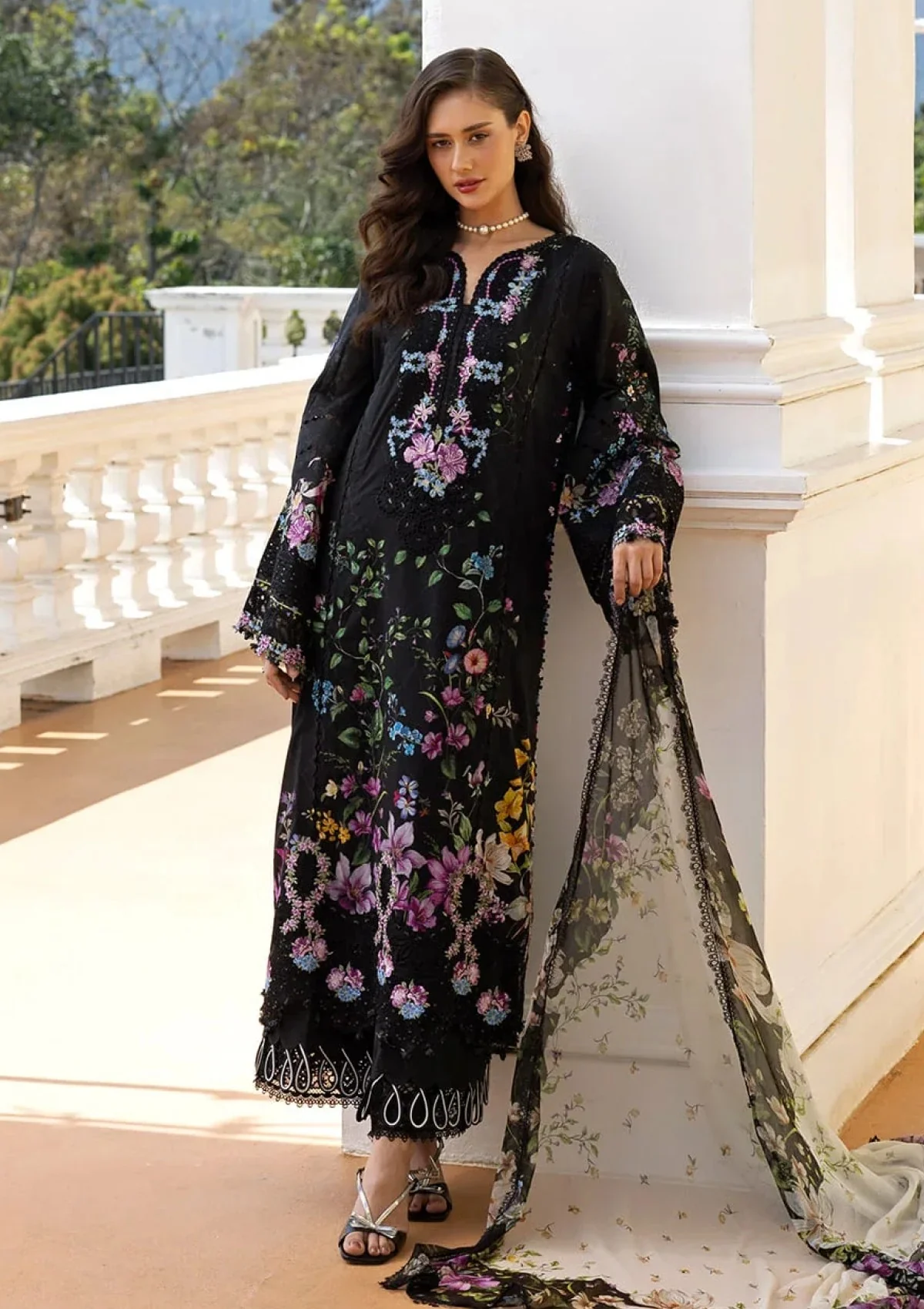 33_ffb3062e-fc69-40c3-baeb-513a509ec751 - london shopping mall