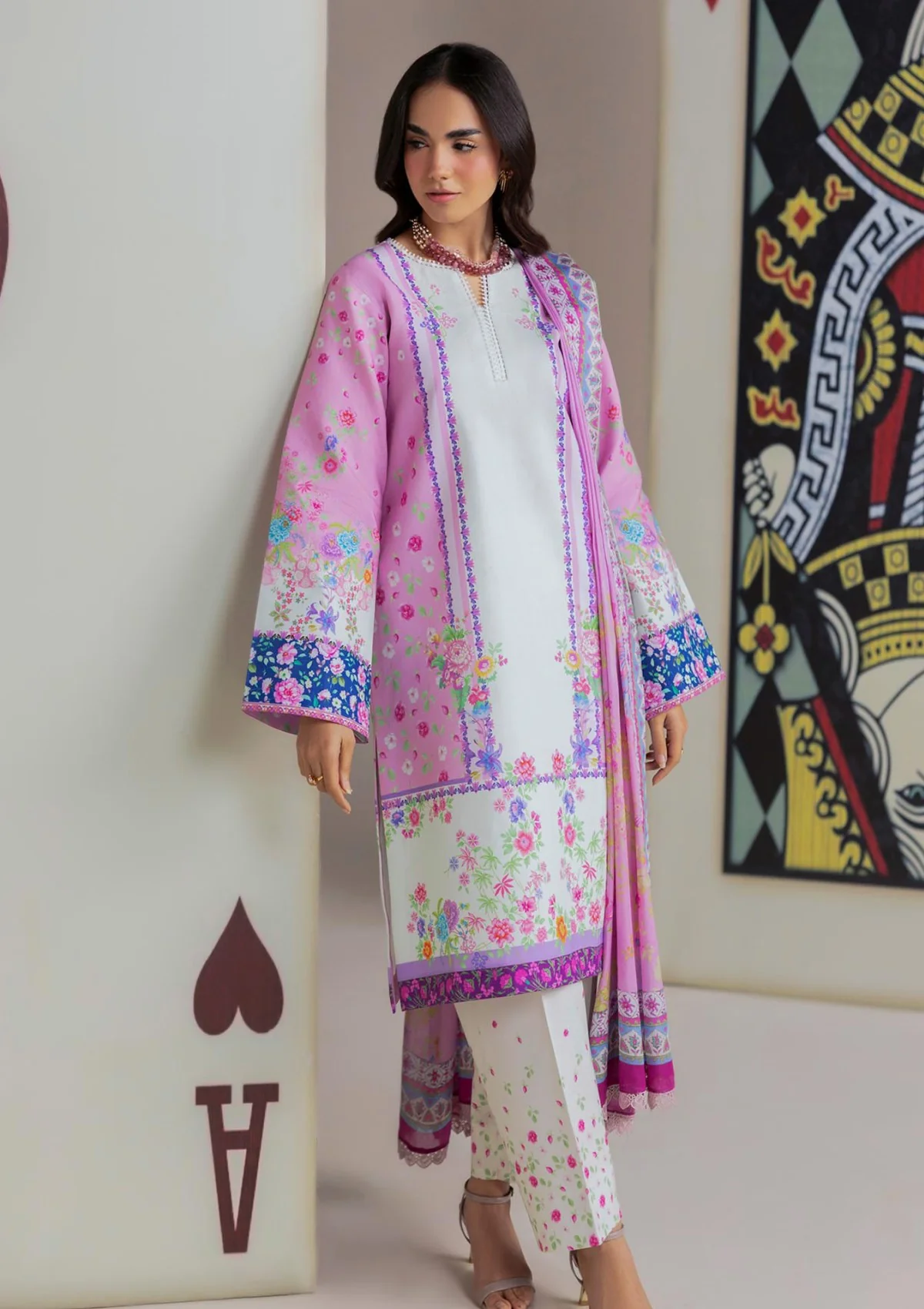 37_e4f74b86-0498-4307-81fe-77e28f654dc6 - london shopping mall