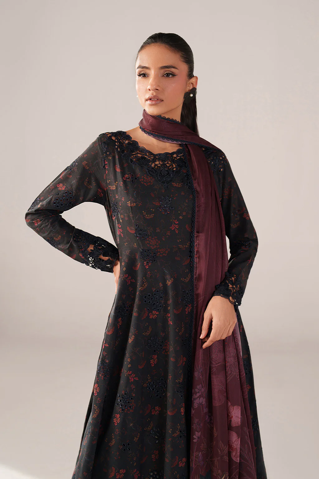 SS-09 Embroidered Lawn - Image 5