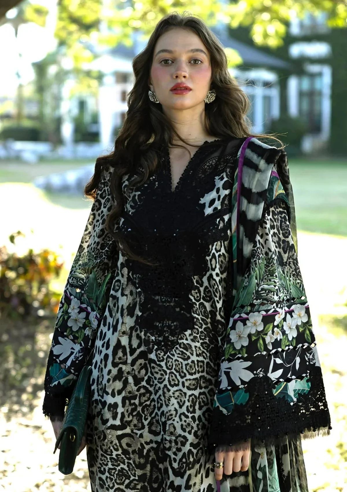 1_607c25c4-43cd-4734-b3f9-70d68ea0904d - london shopping mall