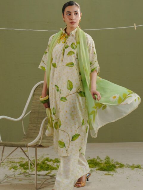 77_66717827-89fd-47e9-8a6a-b0cc204531b6 - london shopping mall