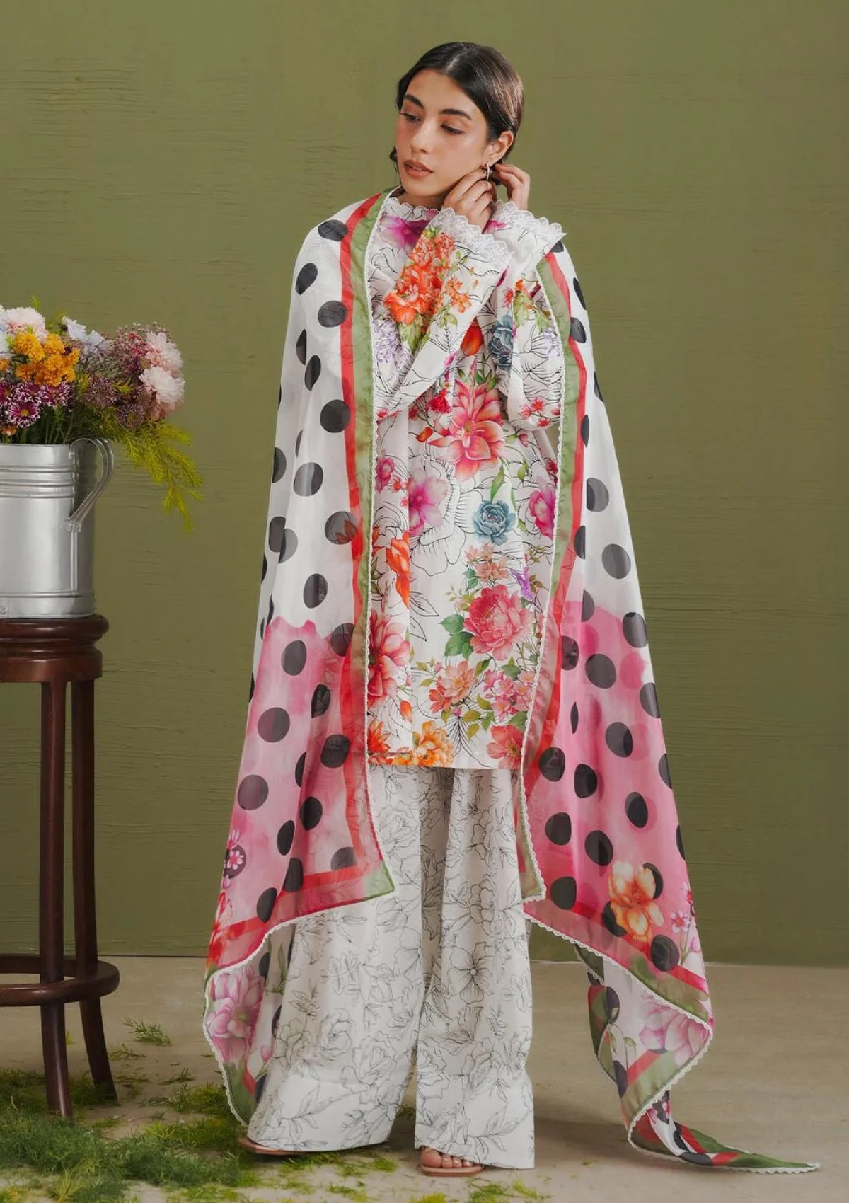 9_6ca3888b-e5d6-4ba3-80de-4df9e7b91551 - london shopping mall