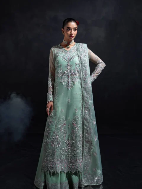 DSC05747_ba2f8bd8-b548-459d-b1af-a0c7730b7a1b - london shopping mall